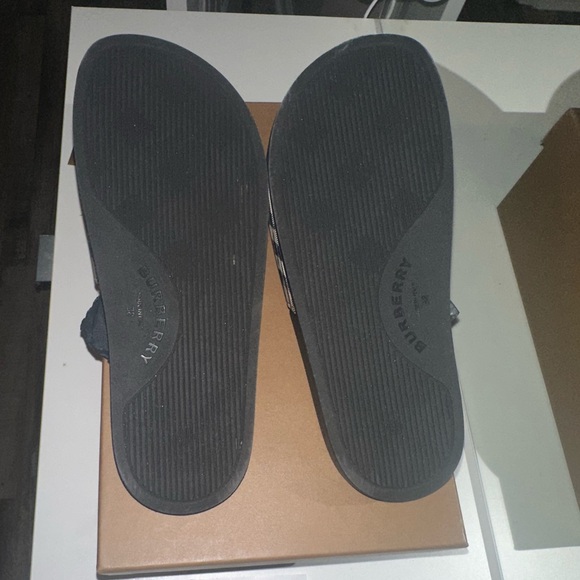 Burberry slides sz 38 - Picture 2 of 3